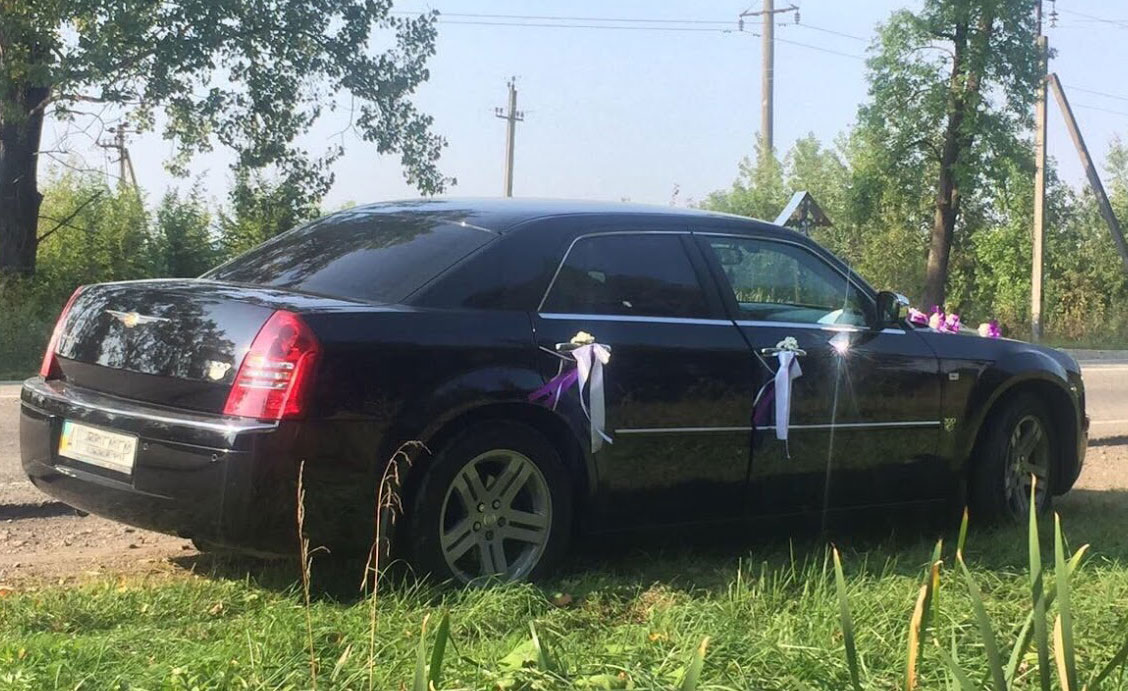 крайслер на весілля у Львові